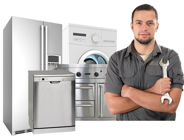 Técnico reparando electrodomésticos - Servicio Técnico en Barcelona